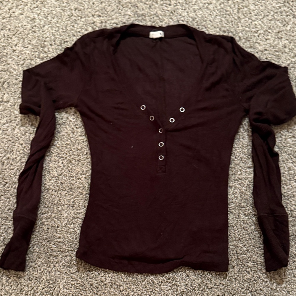 Garage Long Sleeve V‑Neck Henley Top in Deep Brown